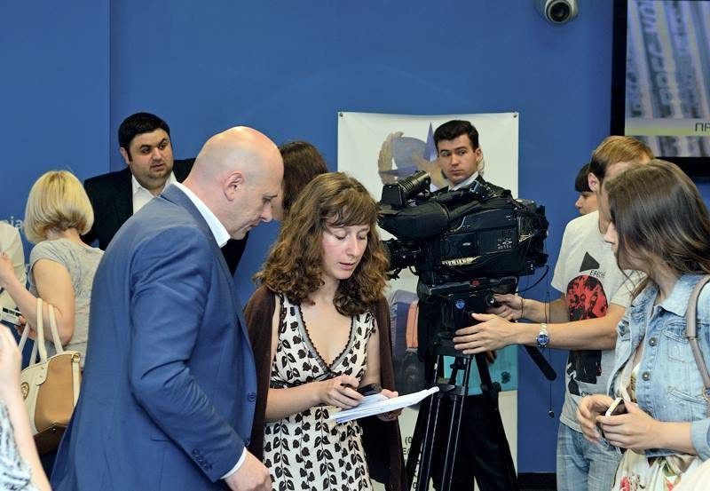 Коментарі для телеканалів після пресконференції